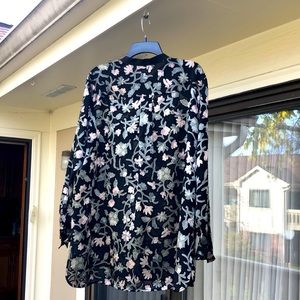 elegant blouse, sleeve with button, concealed button front closure.